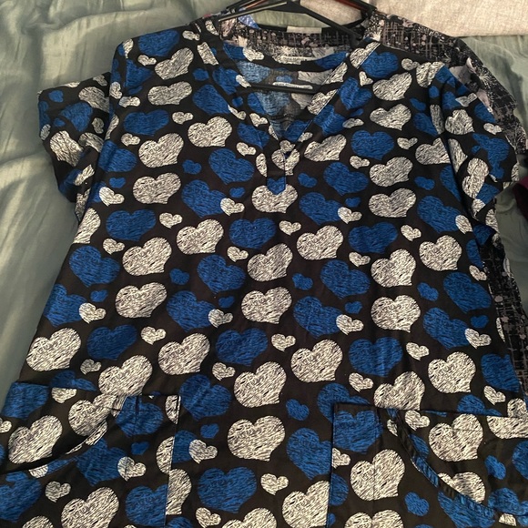 Large scrub top - Picture 3 of 3